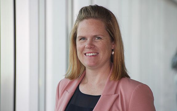 Swinburne alumna and Learning Manager at Siemens, Bec Grice. Close up of Bec Grice smiling in pink jacket