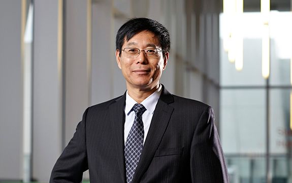 Professor Qing Long Han Professor Qing Long Han smiling in suit attire