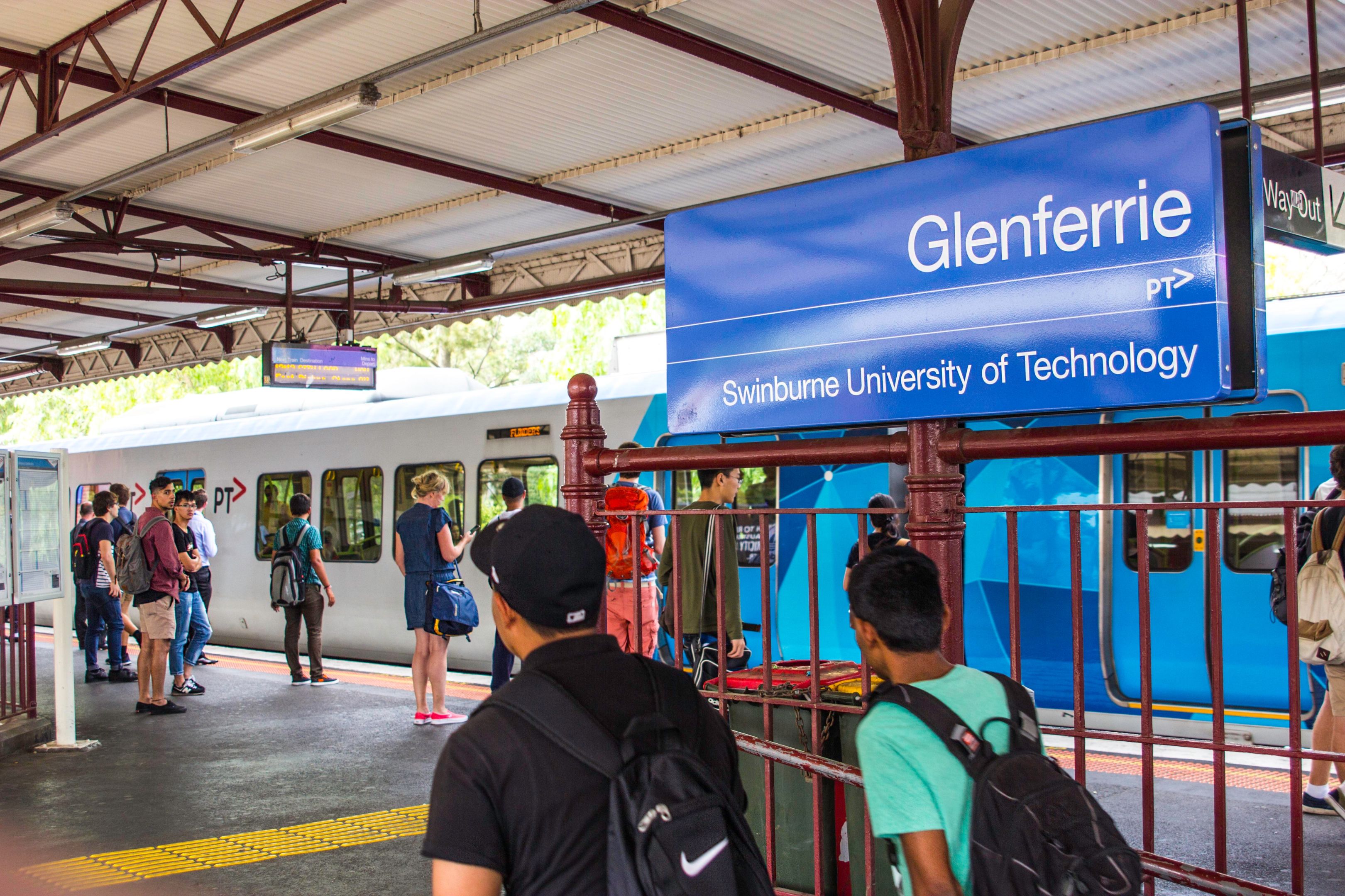 Glenferrie station People getting on the train at Glenferrie Station.