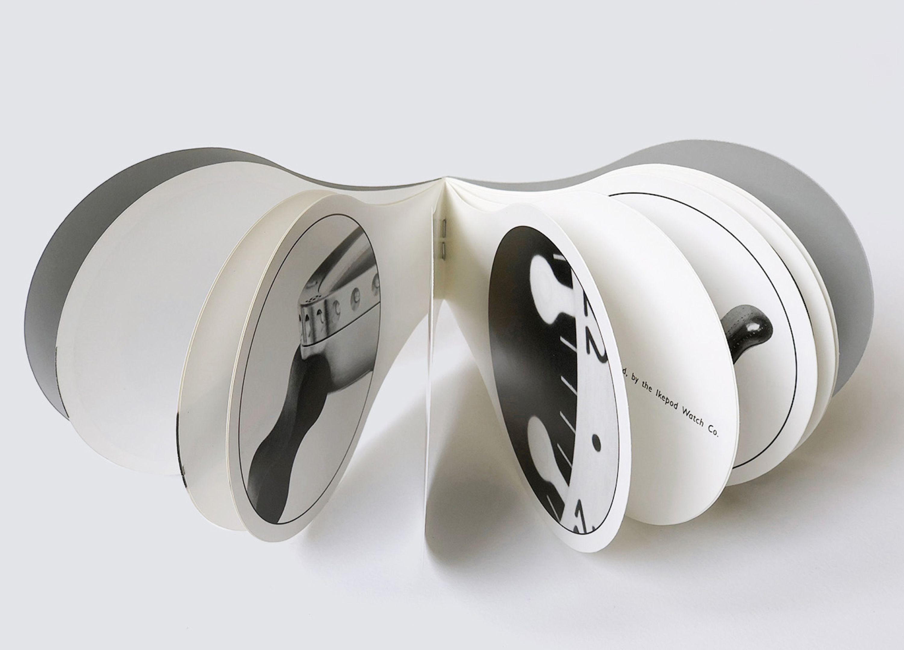 Visnja Brdar’s watch promotion project in Paris for Marc Newson An elegant brochure informed by the circular shape of a watch face on a white backdrop. This is Visnja's brochure for Marc Newson in Paris