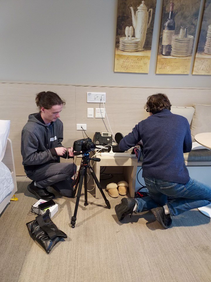On set of N'Ouiblez Jamais